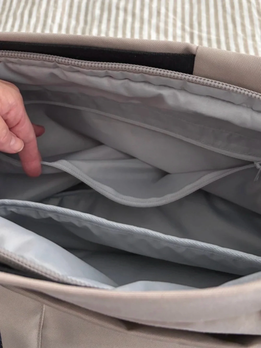 Everlane Renew Transit Weekender Bag
